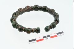 Foto von Bronzeknotenarmreif (NHMW-PRAE-026132)